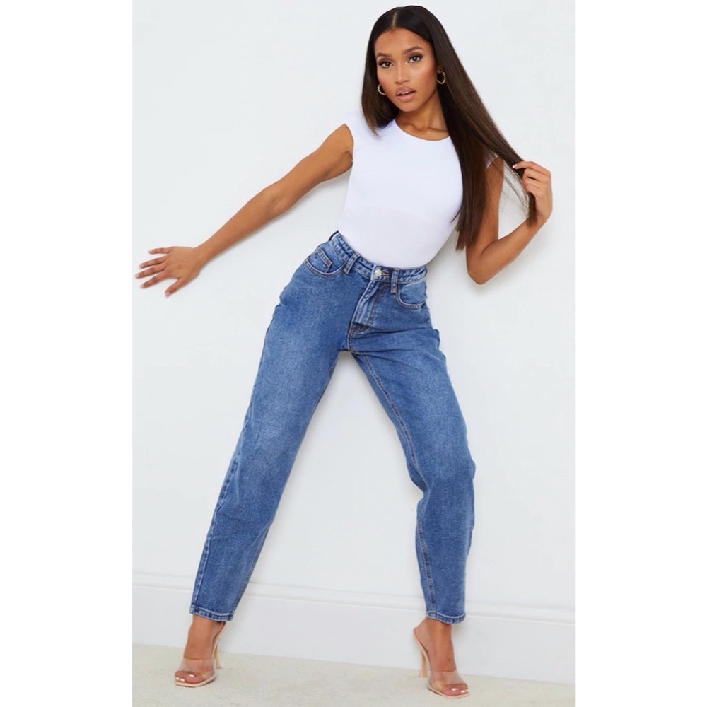 NWT PrettyLittleThing Petite Mid Wash Mom Jeans